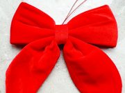 red bow